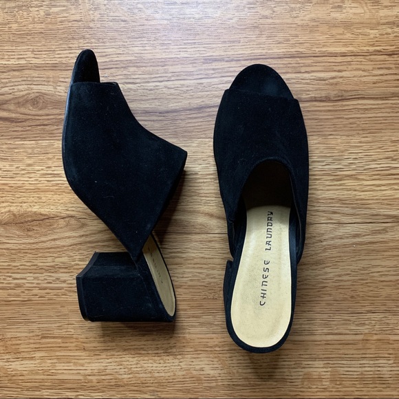 Black Slipper Heals - Picture 3 of 4